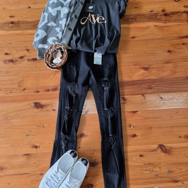 Ripped jeans in black